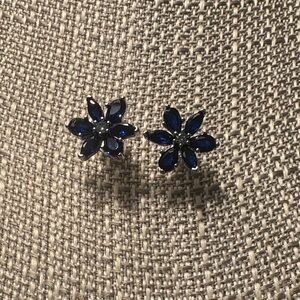 NWOT Pandora Sparkling Blue Herbarium Cluster Stud Earrings